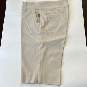 Swing control women’s golf shorts SZ 14 tan